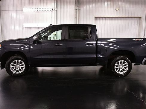 Used 2022 Chevrolet Silverado 1500 LT AWD/4WD image 4