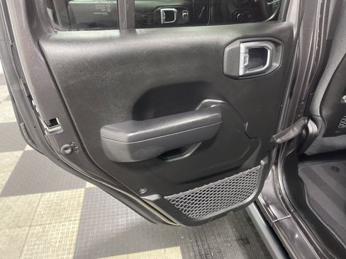 Used 2024 Jeep Wrangler Unlimited Rubicon AWD/4WD image 15