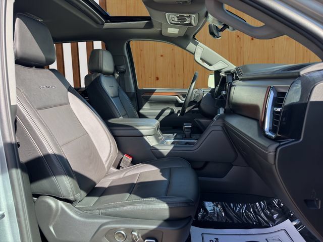 Used 2025 GMC Sierra 1500 Denali w/ Technology Package AWD/4WD image 18