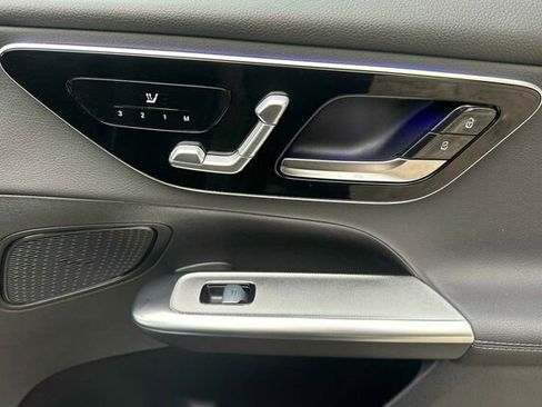 Used 2025 Mercedes-Benz GLC 300 image 21