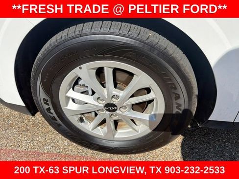 Used 2024 Kia Carnival LX FWD image 9