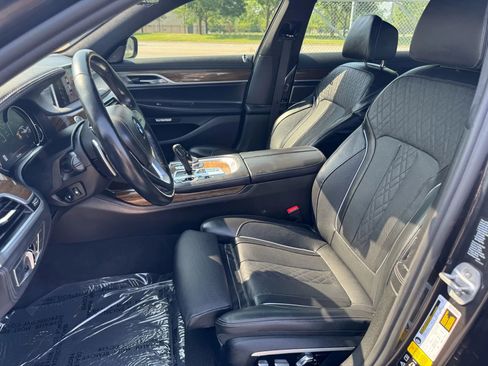 Used 2017 BMW 750i xDrive image 10
