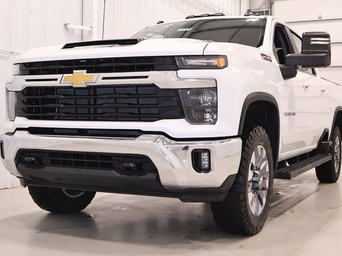 Used 2024 Chevrolet Silverado 2500 LT image 6