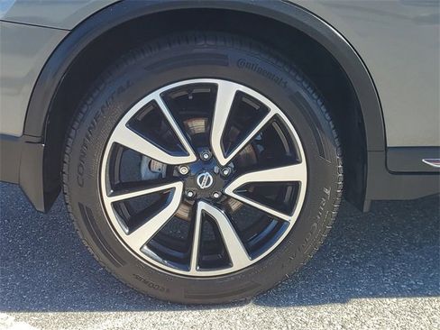 Used 2018 Nissan Rogue SL w/ Premium Package image 5