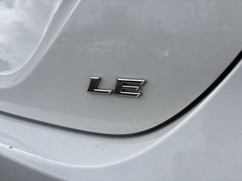 Used 2018 Toyota Camry LE image 11