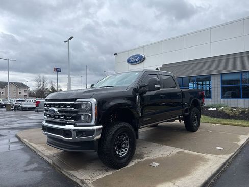 Used 2025 Ford F350 Lariat w/ FX4 Off-Road Package image 2