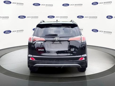 Used 2018 Toyota RAV4 XLE AWD/4WD image 4