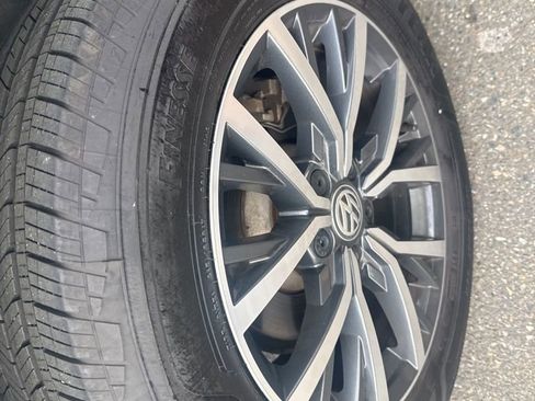 Used 2020 Volkswagen Tiguan SE image 15