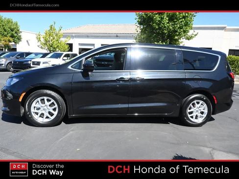 Used 2023 Chrysler Voyager LX FWD image 4
