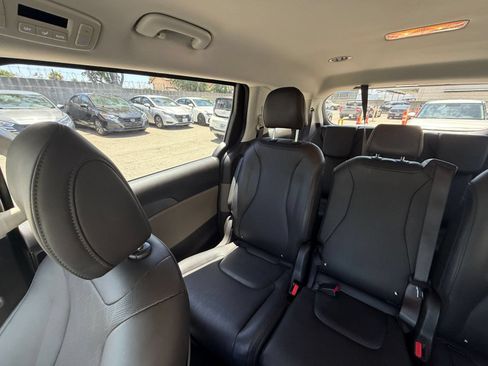 Used 2026 Kia Carnival FWD image 37