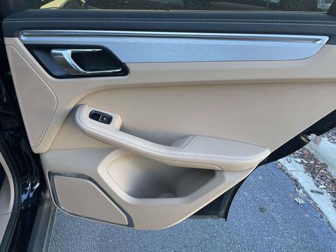 Used 2022 Porsche Macan S image 46