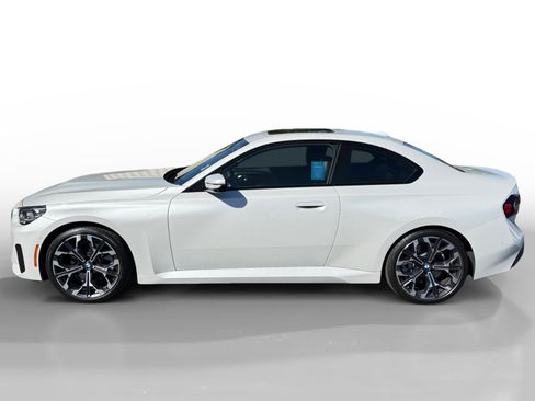 Used 2025 BMW 230i Coupe w/ Convenience Package RWD image 2