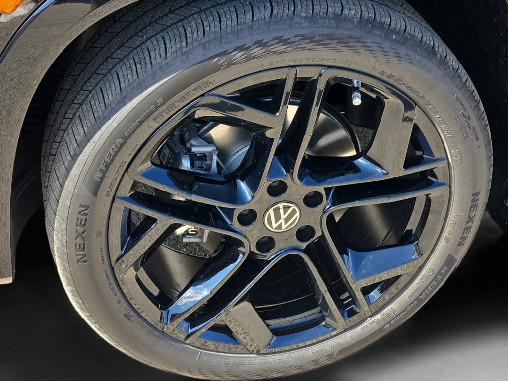New 2026 Volkswagen Tiguan SE R-Line FWD image 8
