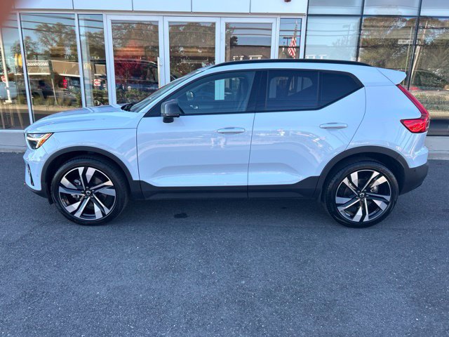 Used 2026 Volvo XC40 B5 Plus AWD/4WD image 2
