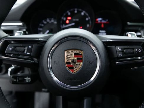 Certified 2025 Porsche Macan image 14