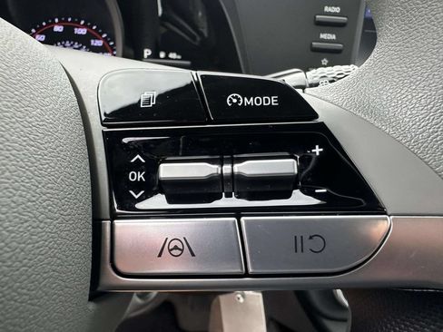 Used 2023 Hyundai Elantra SE w/ Cargo Package FWD image 27