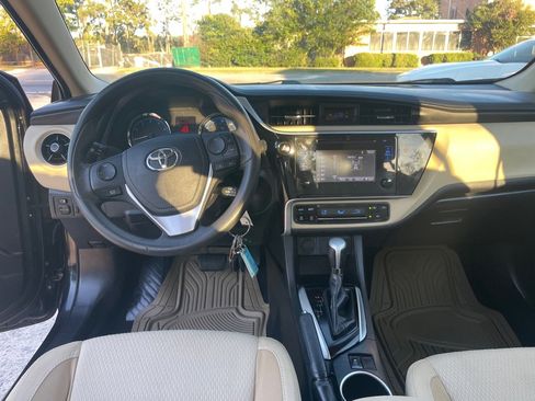 Used 2017 Toyota Corolla LE image 20