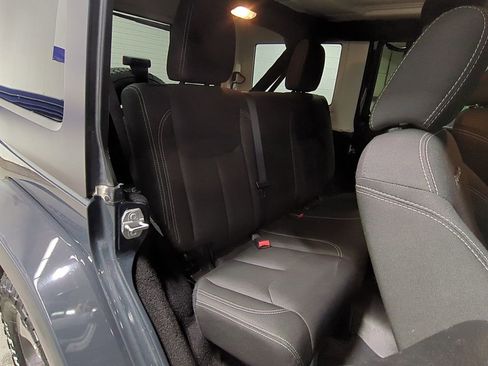 Used 2017 Jeep Wrangler Unlimited Sahara w/ Connectivity Group image 10