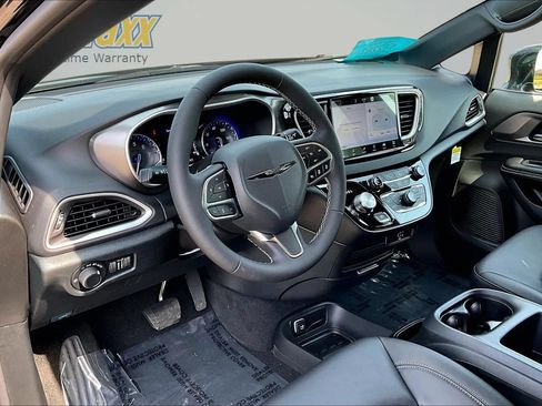 New 2026 Chrysler Voyager LX FWD image 7