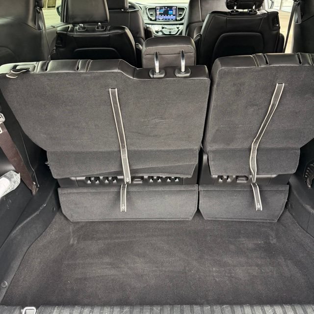 Used 2025 Chrysler Pacifica Select FWD image 43