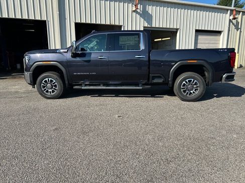 New 2026 GMC Sierra 2500 SLT w/ SLT Premium Package image 3