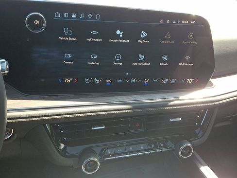 New 2026 Chevrolet Suburban Premier w/ Sun And Tow Package AWD/4WD image 16