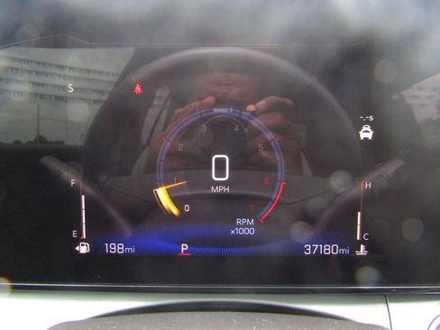 Used 2025 Chevrolet Trax LT w/ Driver Confidence Package FWD image 15