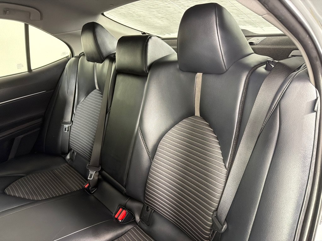 Used 2020 Toyota Camry SE FWD image 19