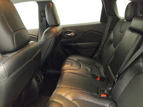 Used 2023 Jeep Cherokee Altitude Lux image 18