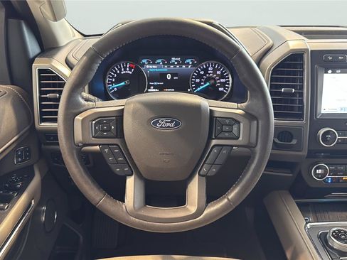 Used 2018 Ford Expedition Max XLT w/ Equipment Group 202A AWD/4WD image 14
