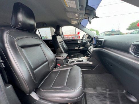 Used 2023 Ford Explorer XLT w/ Equipment Group 202A RWD image 16