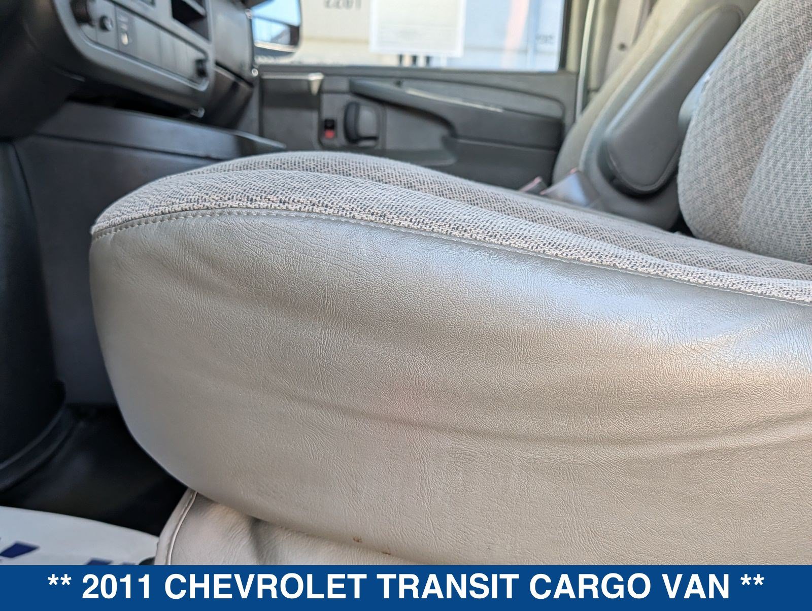 Used 2011 Chevrolet Express 2500 RWD image 20