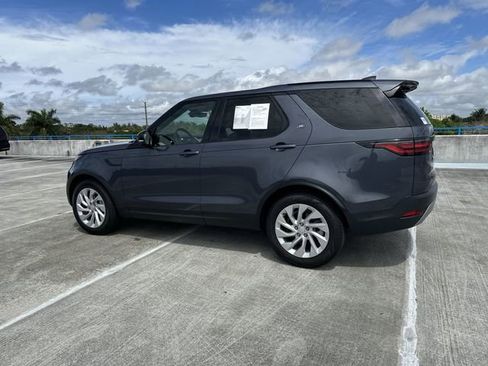 Used 2025 Land Rover Discovery S image 15