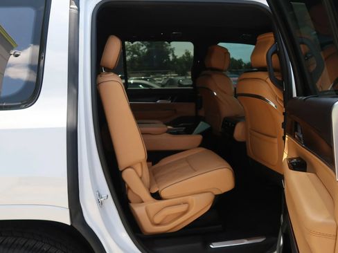 Used 2024 Jeep Grand Wagoneer Series III w/ Quick Order Packagew 28T AWD/4WD image 27
