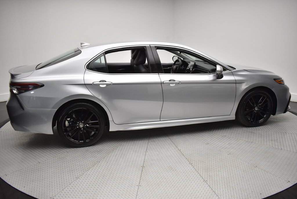 Used 2024 Toyota Camry XSE FWD image 4