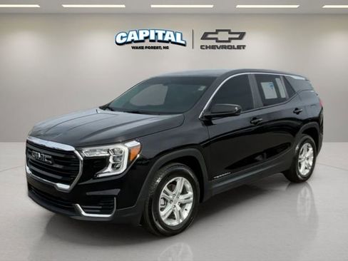 Used 2024 GMC Terrain SLE image 1