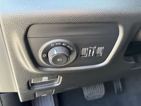 New 2025 Jeep Grand Cherokee Limited w/ Black Appearance Package image 37