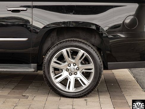 Used 2018 Cadillac Escalade ESV Luxury image 7