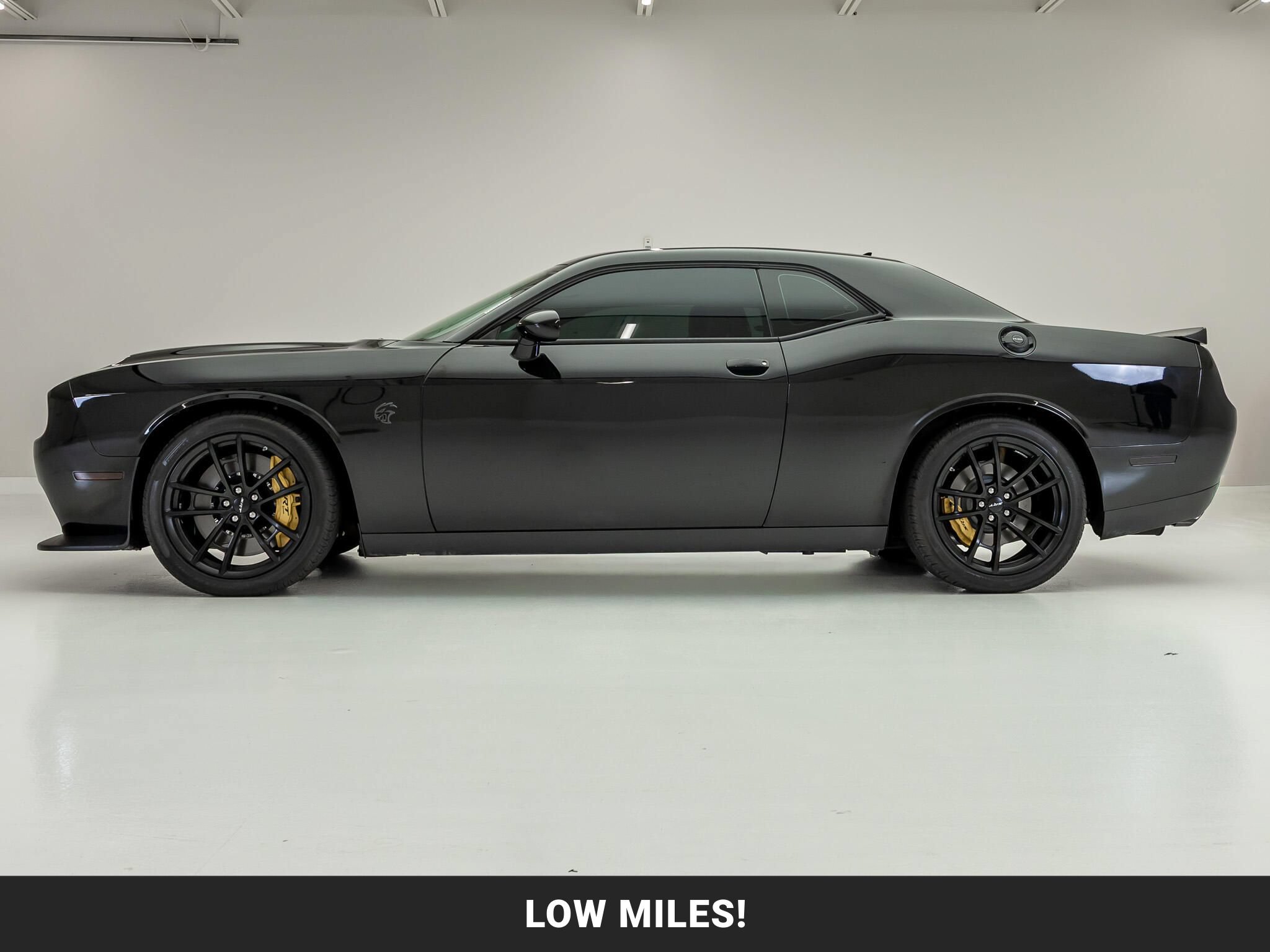 Used 2023 Dodge Challenger SRT Hellcat w/ Driver Convenience Group RWD image 5