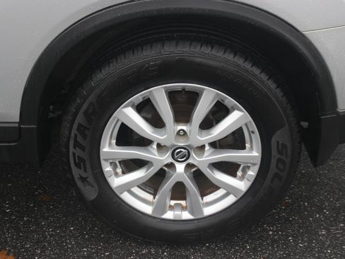 Used 2018 Nissan Rogue SV image 39