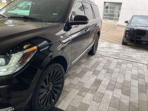 Used 2019 Lincoln Navigator Reserve image 3