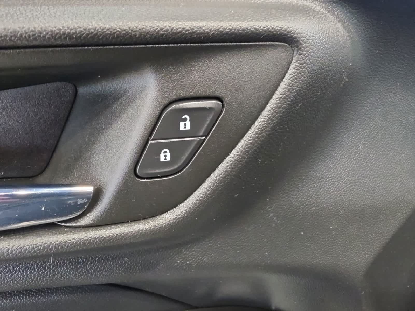 Used 2024 Chevrolet Trax RS FWD image 17