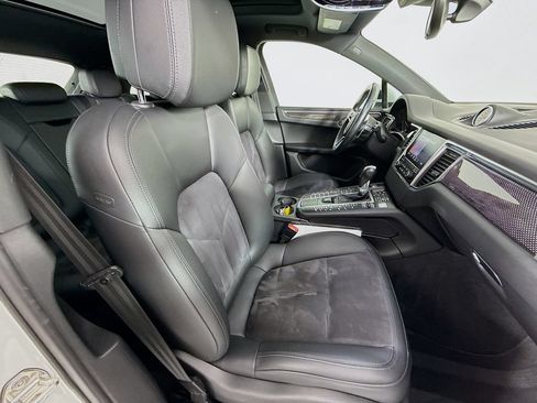 Certified 2018 Porsche Macan AWD/4WD image 30