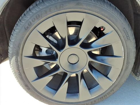 Used 2023 Tesla Model Y Long Range image 11