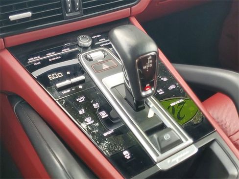 Used 2023 Porsche Cayenne Platinum Edition image 27