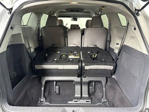 Used 2024 Toyota Sienna LE image 26