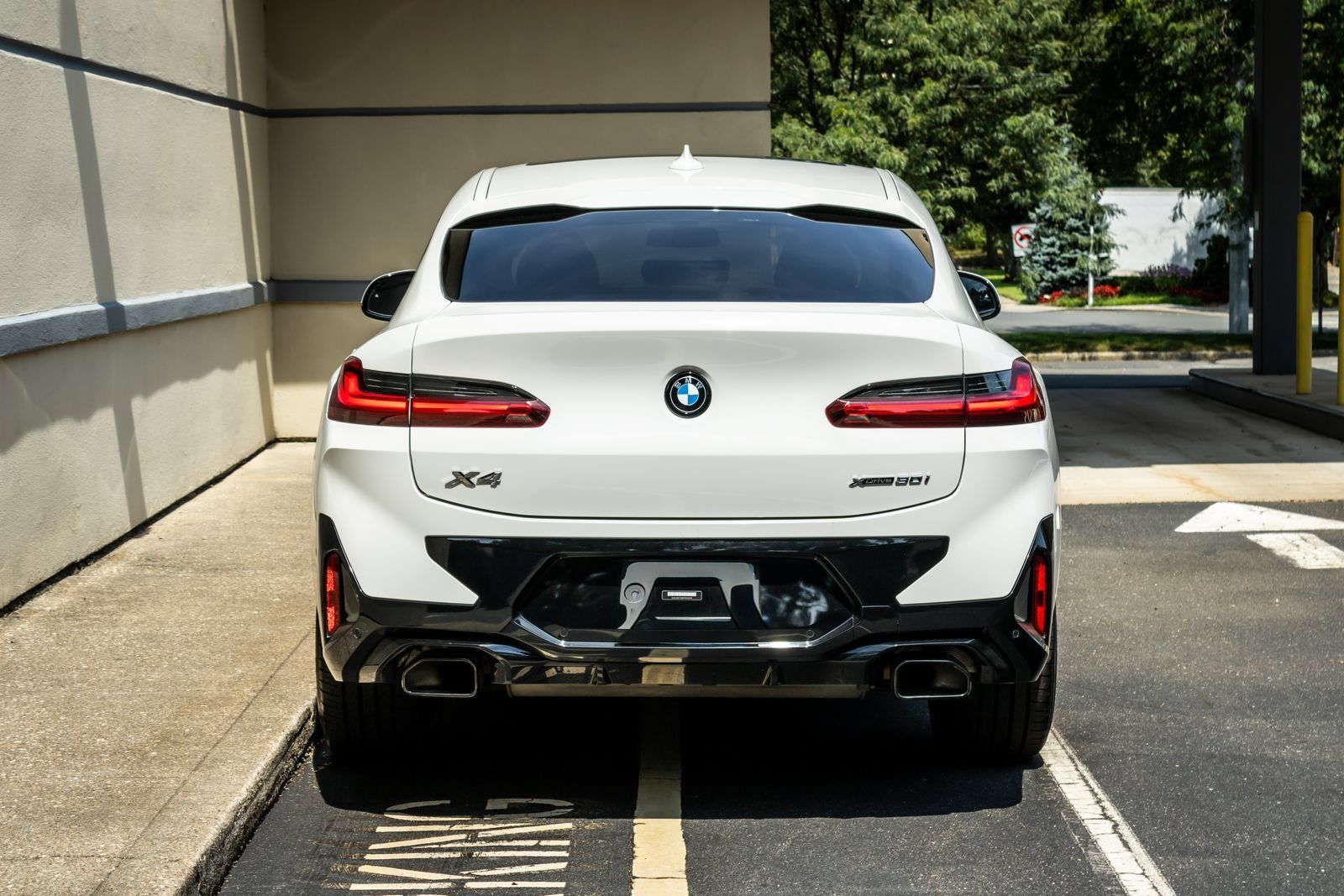 Used 2023 BMW X4 xDrive30i w/ M Sport Package AWD/4WD image 6