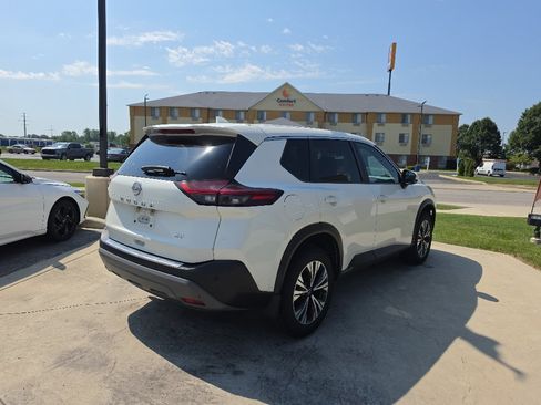 Used 2023 Nissan Rogue SV FWD image 5