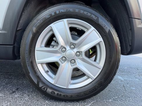 Used 2022 Jeep Compass Latitude AWD/4WD image 47