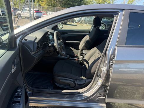 Used 2019 Hyundai Elantra SE w/ Cargo Package FWD image 24